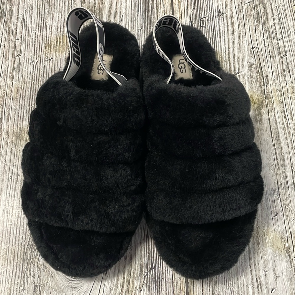 Like new UGG SLIPPERS